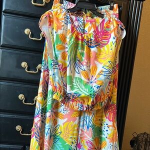 Flying tomato tropical set perfect for vacation. Worn once!